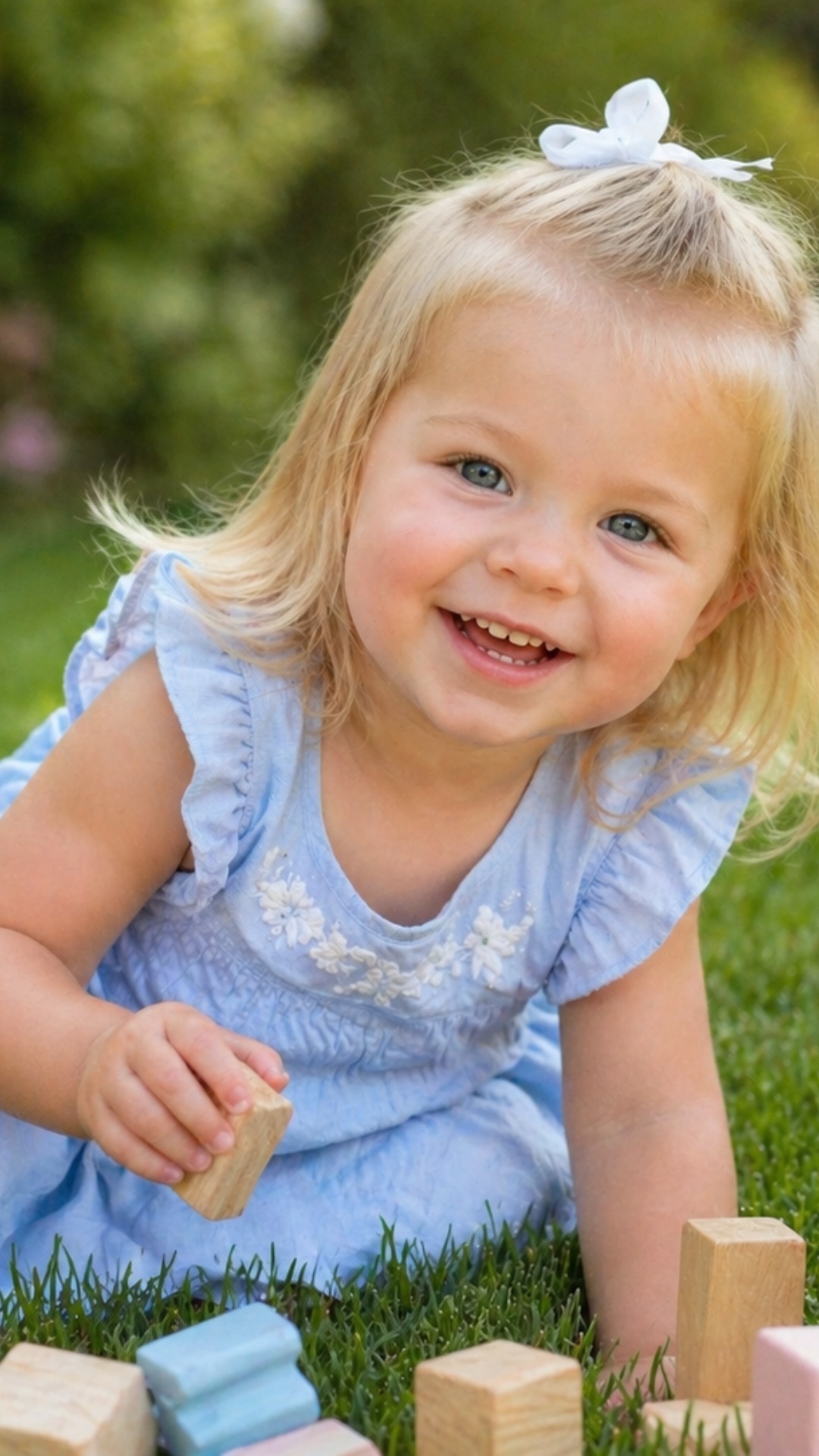 Candid, smiling photos carry the most emotion